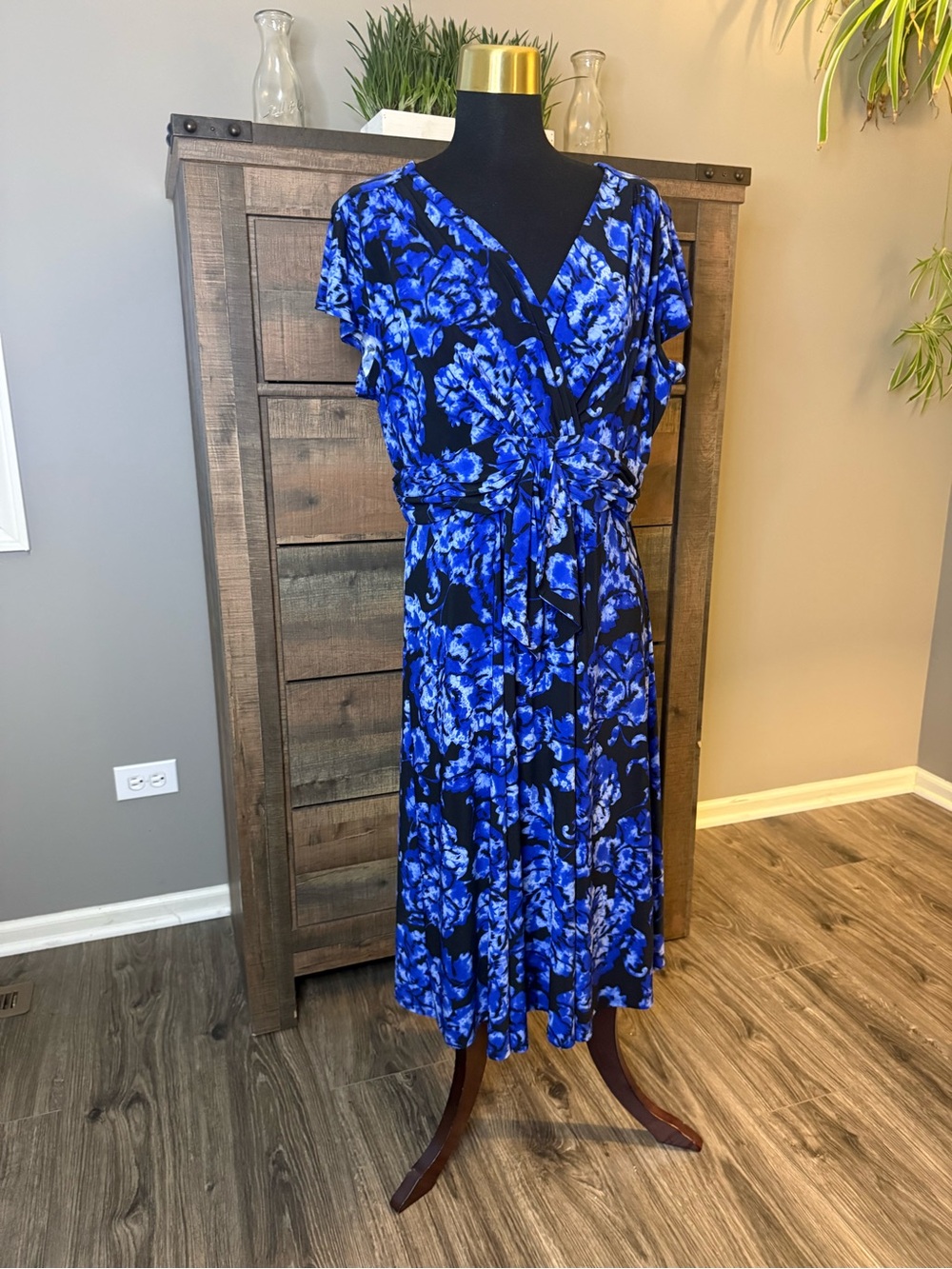 Evan Picone Blue Floral Faux Wrap Dress Women’s Size 16 Stretch Career Midi